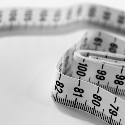 5 Practical Tips to Lose Weight Sustainably (& Without Much Effort)